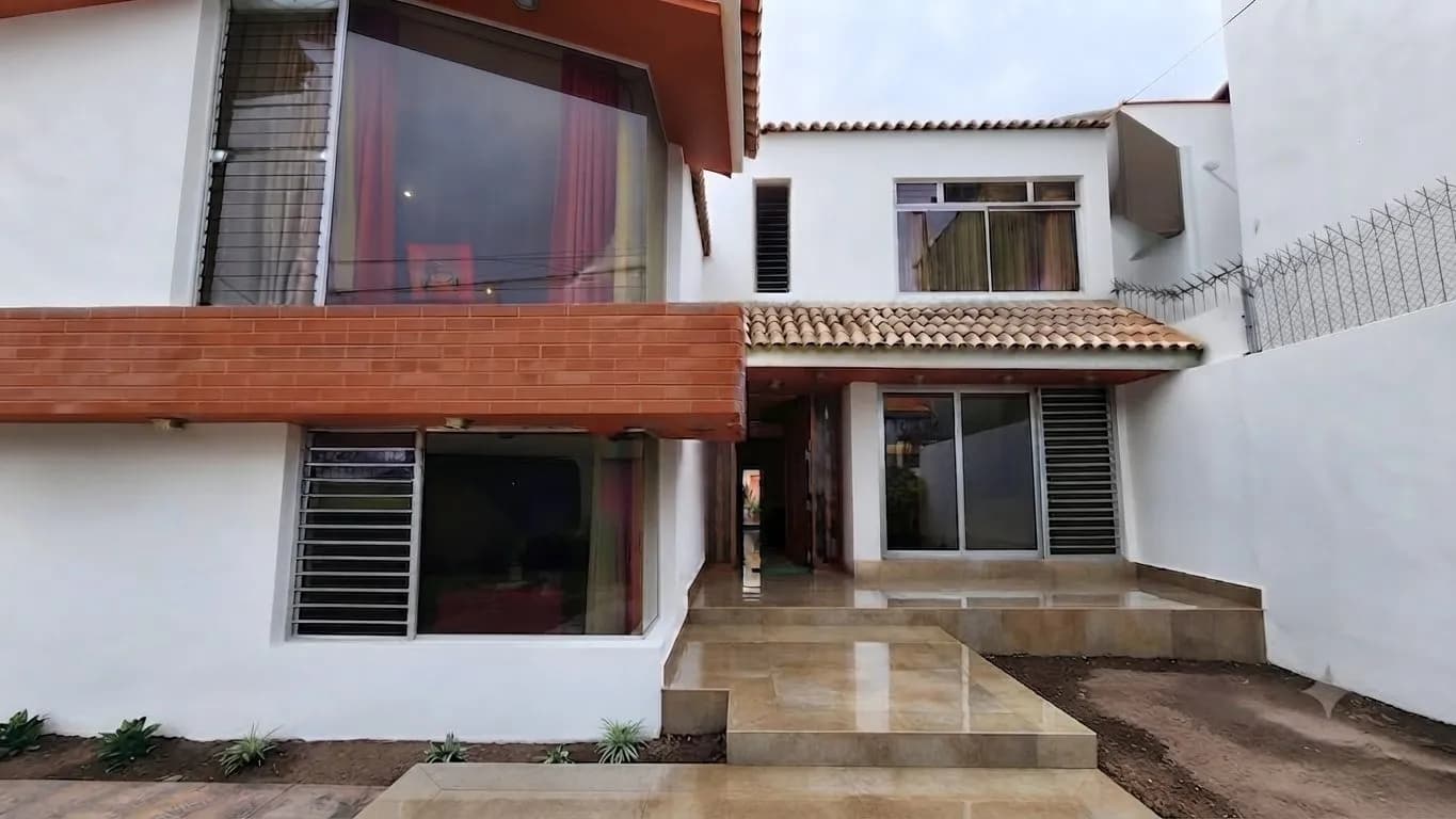 REMATO CASA SAN BORJA 300 mt2 2 PISOS — foto 1