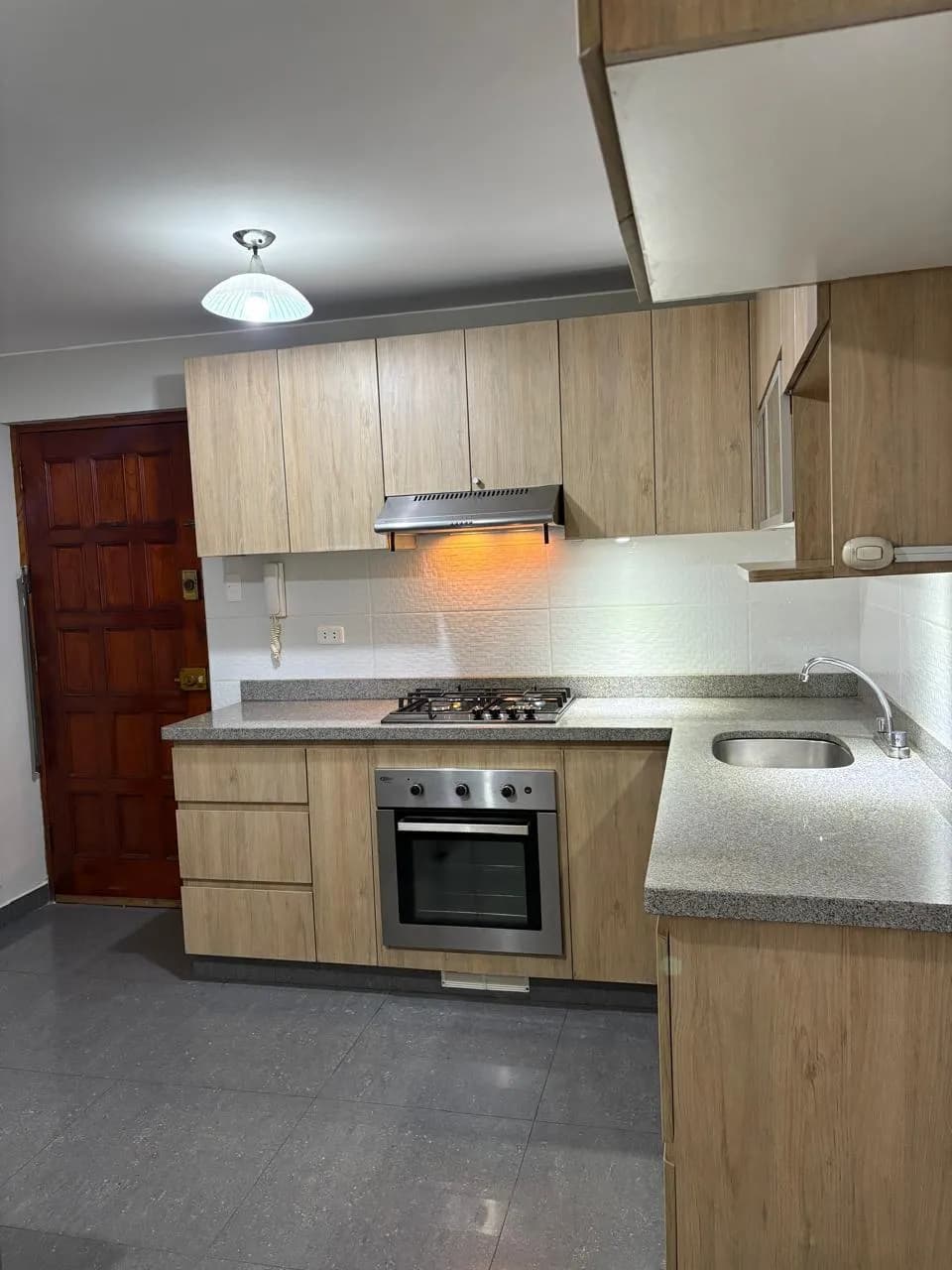 Hermoso departamento en Primer piso  con estacionamiento — foto 3