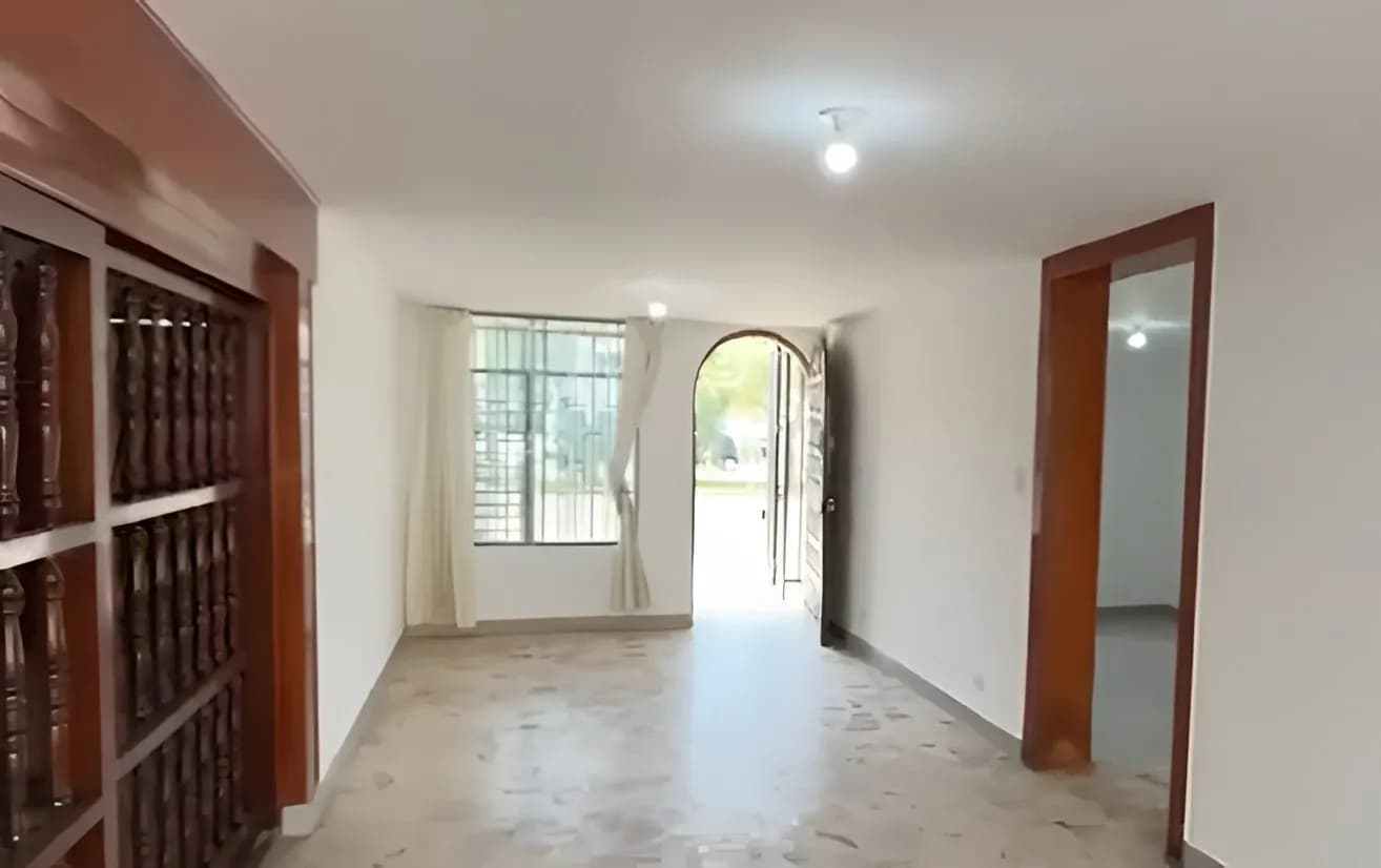 casa de 3 pisos con 5 habitaciones en chiclayo — foto 3