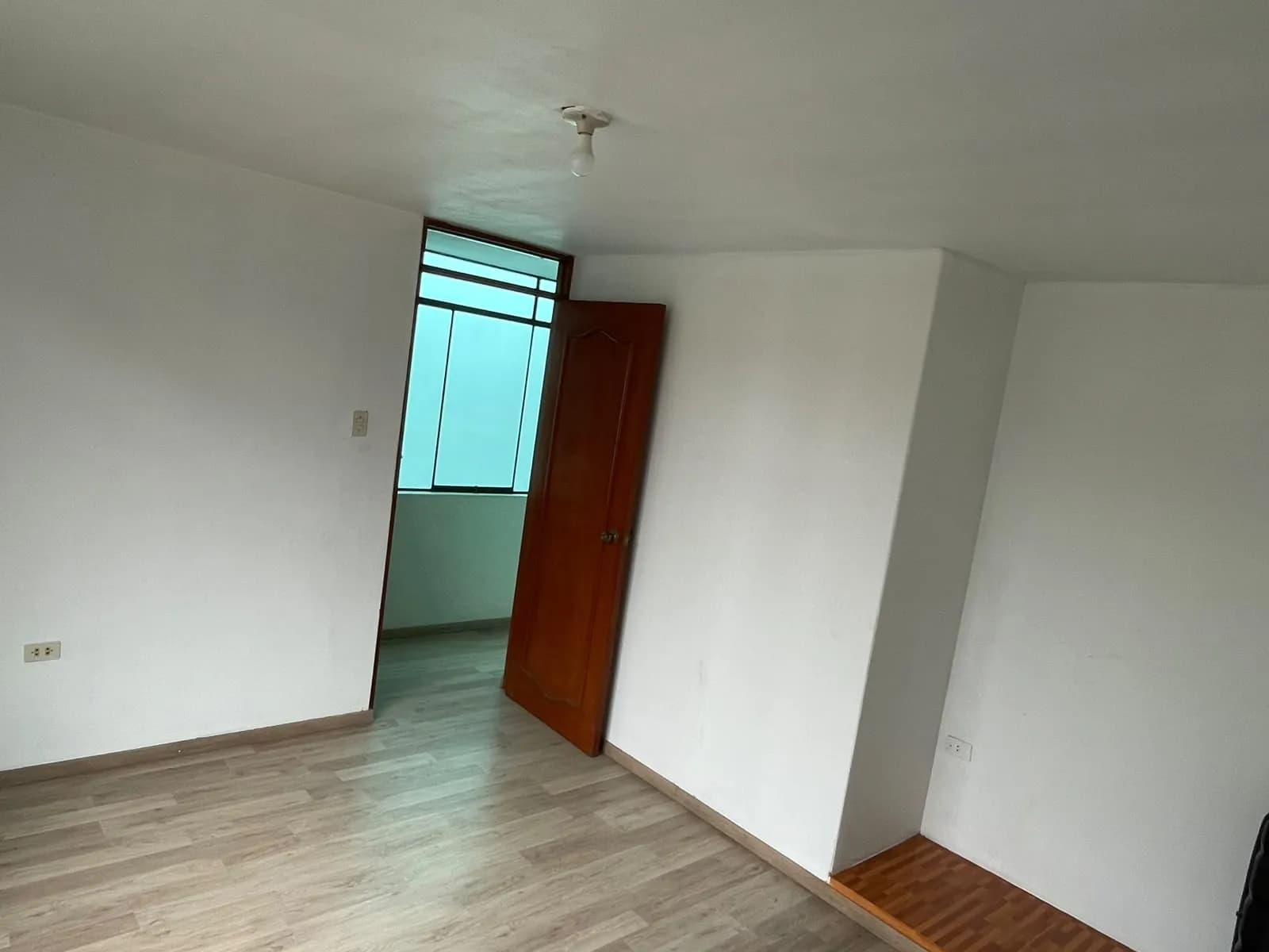 VENTA DE CASA FRENTE A PARQUE EN COMAS 420 MTS2 CONSTRUIDOS CON 10 DORMITORIOS — foto 6