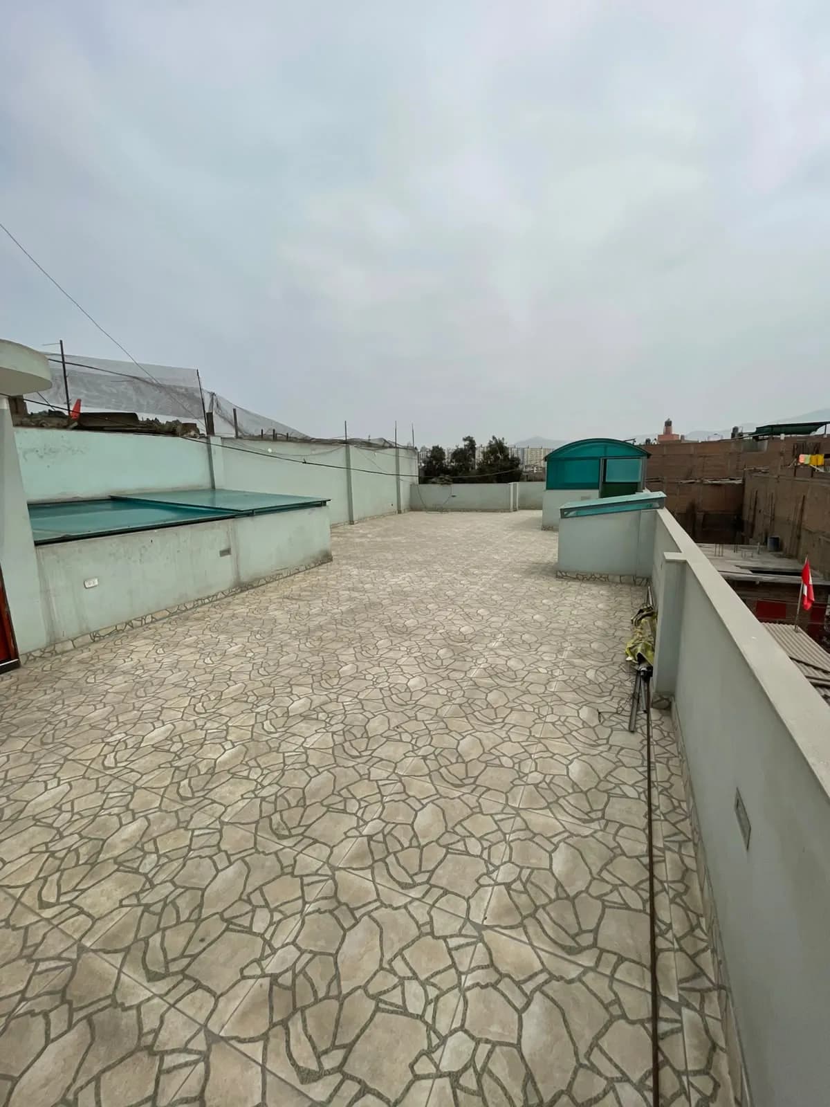 VENTA DE CASA FRENTE A PARQUE EN COMAS 420 MTS2 CONSTRUIDOS CON 10 DORMITORIOS — foto 10