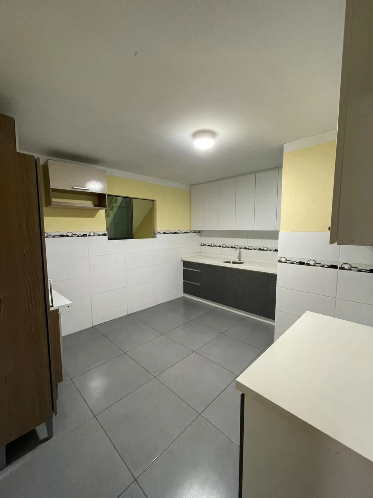 VENTA DE CASA FRENTE A PARQUE EN COMAS 420 MTS2 CONSTRUIDOS CON 10 DORMITORIOS — foto 3