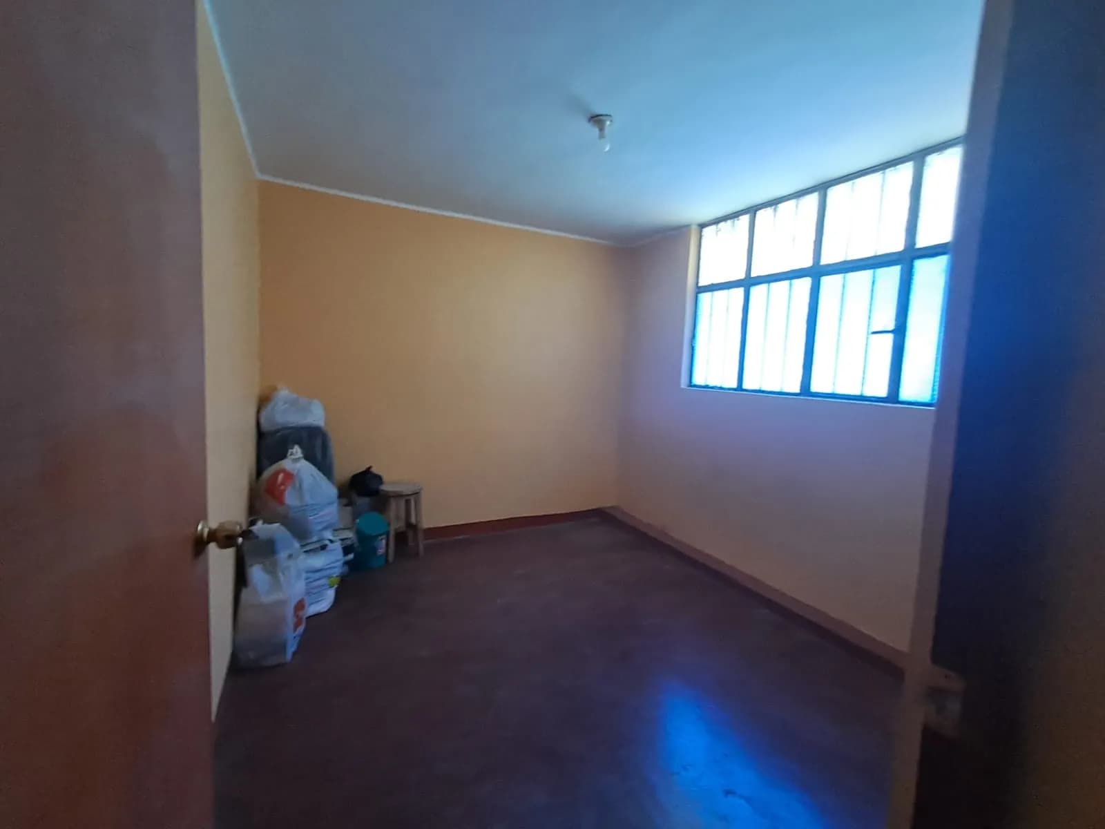 Se vende Casa de 3 Pisos – Urb. Pio Pata – Cerca al Malecón — foto 6