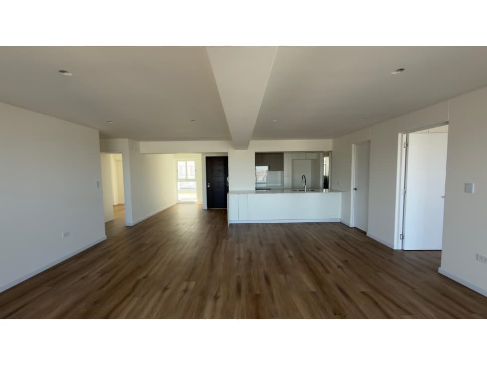 DEPARTAMENTO DE LUJO EN AV CAYMA — foto 1