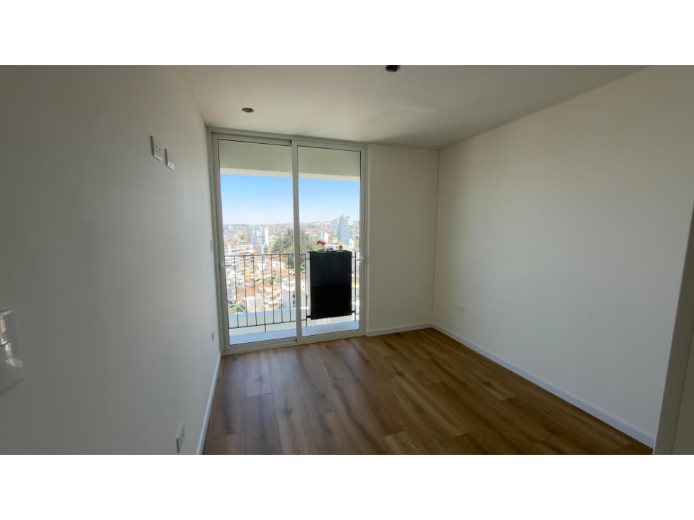 DEPARTAMENTO DE LUJO EN AV CAYMA — foto 5