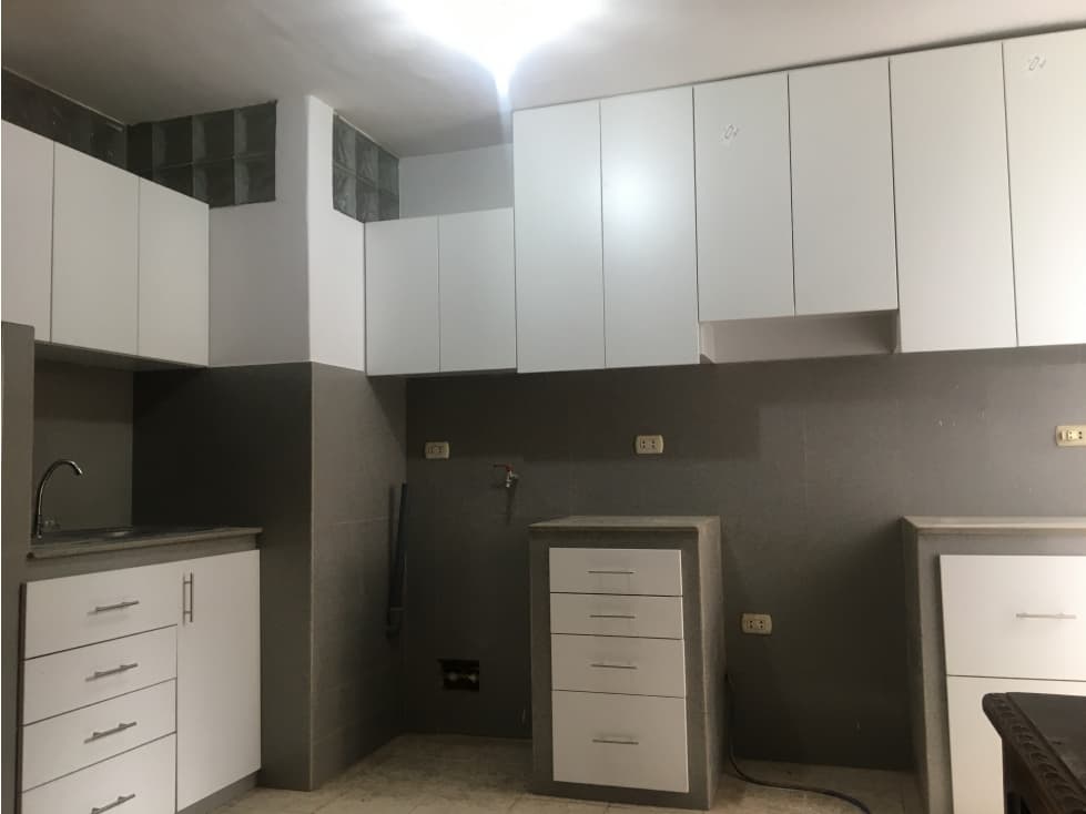 ALQUILO AMPLIO Y MODERNO DEPARTAMENTO CERCA A LA GRAU — foto 4