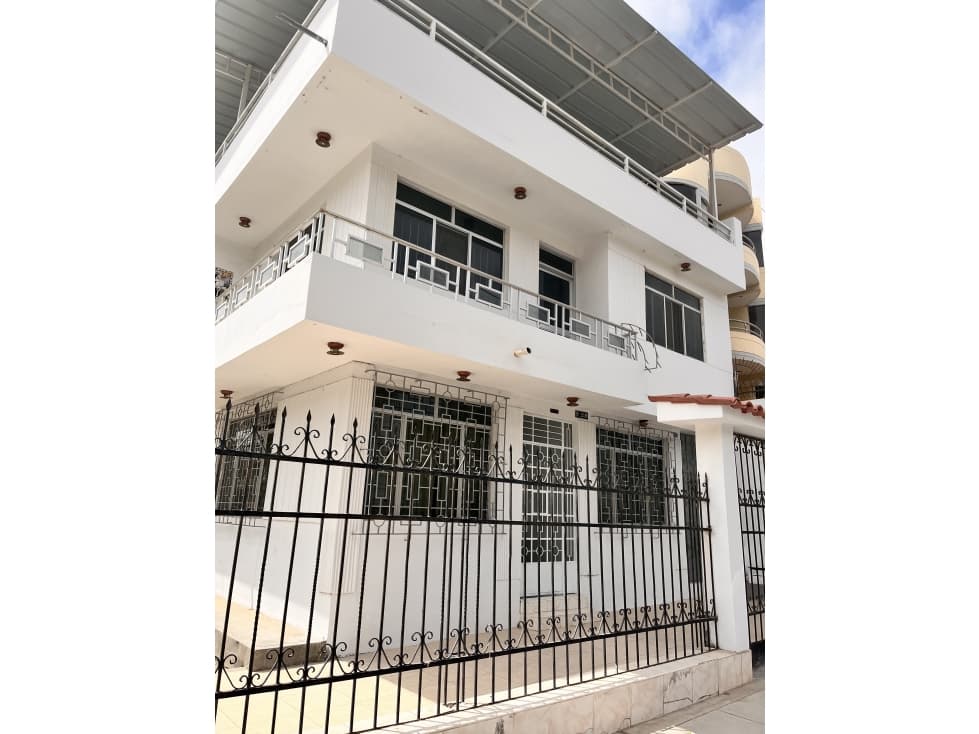 ALQUILO AMPLIA CASA CÉNTRICA EN ESQUINA — foto 2