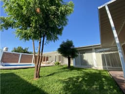 EN VENTA CASA CON PISCINA EN EJIDOS