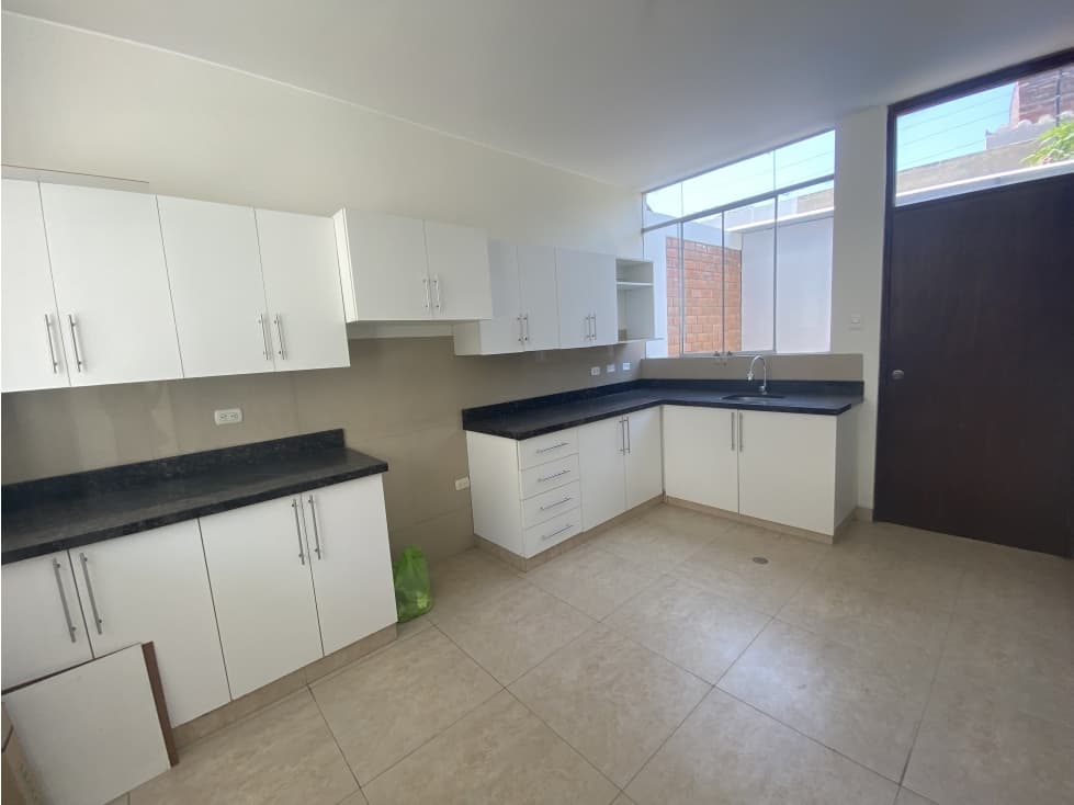 ALQUILO CASA EN CONDOMINIO LAS ARENAS, PIURA — foto 4