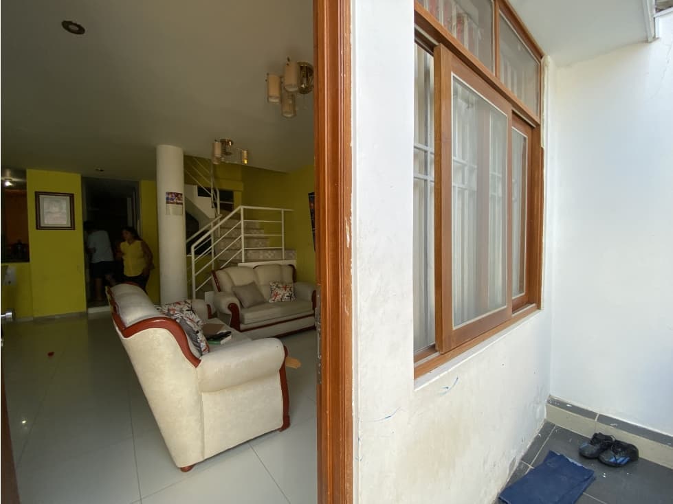 CASA FRENTE A AV. SANTA MARGARITA EN VENTA — foto 2