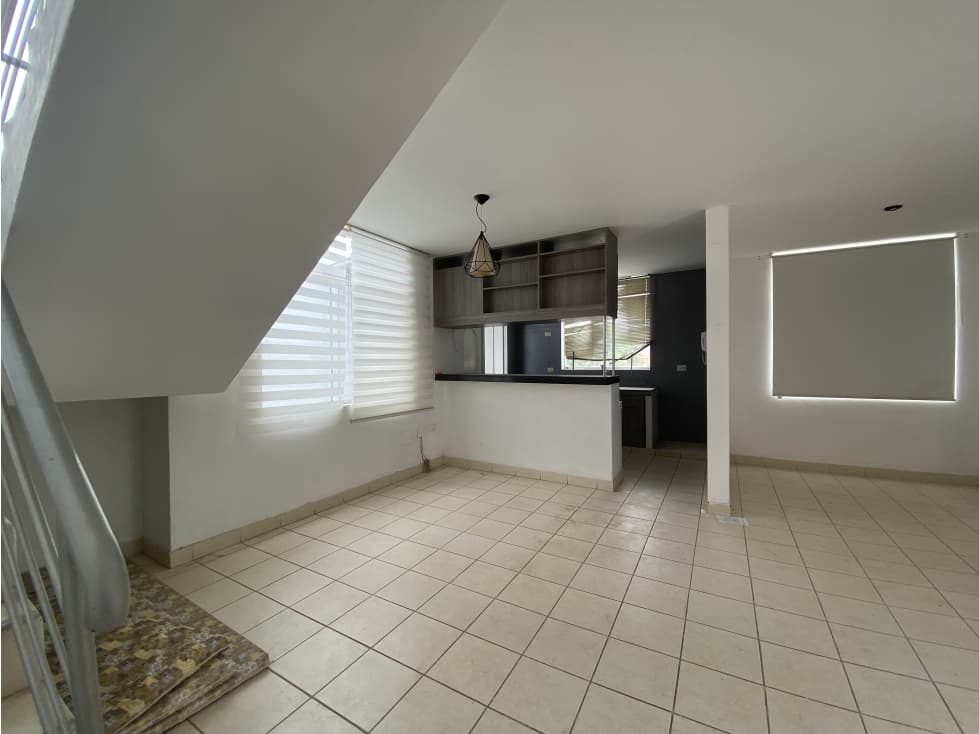 VENDO O ALQUILO AMPLIA CASA EN CORALES 1 — foto 2