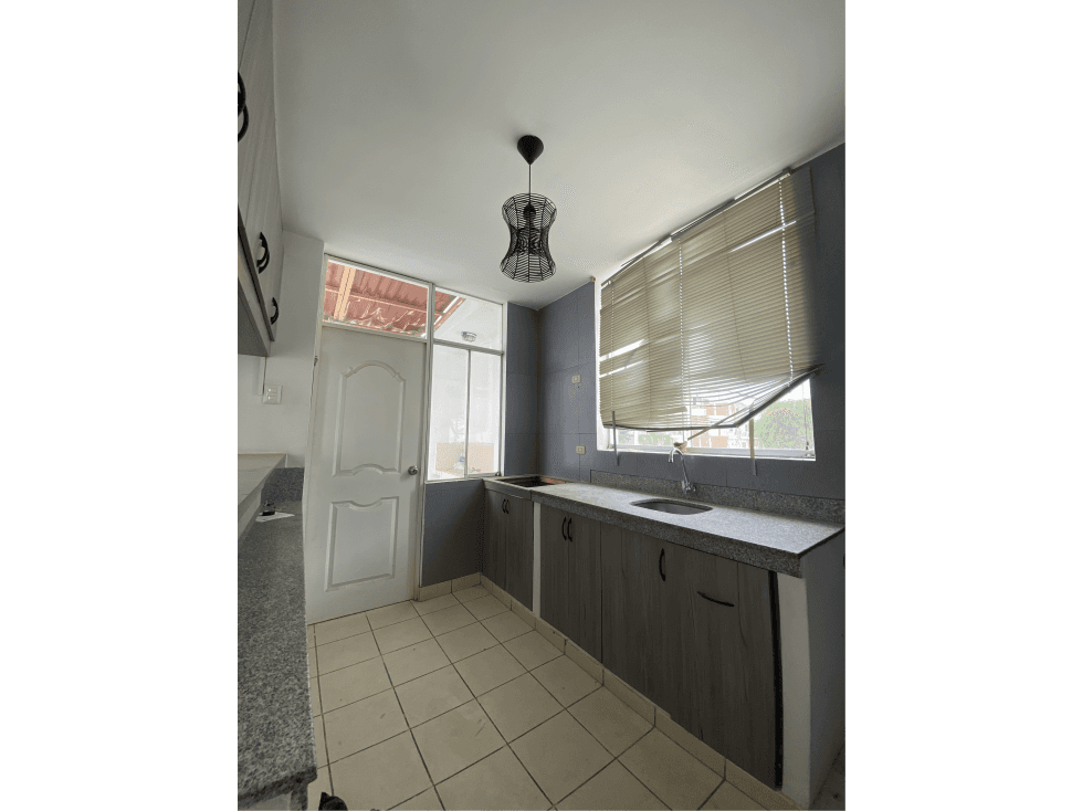 VENDO O ALQUILO AMPLIA CASA EN CORALES 1 — foto 3