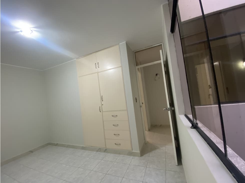 VENDO O ALQUILO AMPLIO DEPARTAMENTO EN MIRAFLORES — foto 6