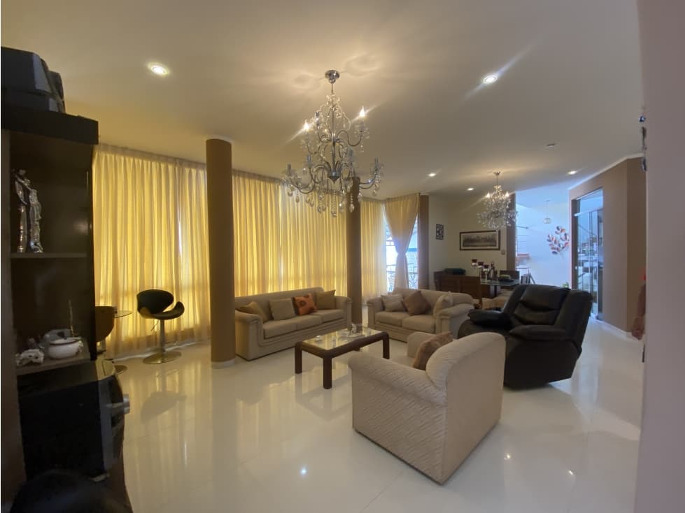 VENDO O ALQUILO HERMOSA CASA EN CORALES — foto 2