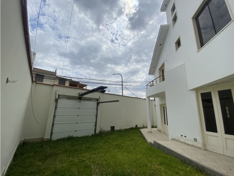 VENDO O ALQUILO AMPLIA CASA EN COCOS DEL CHIPE — foto 4