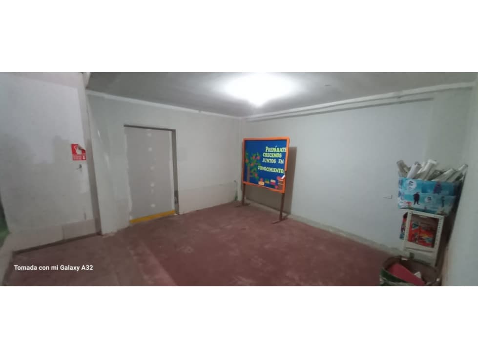 VENDO O ALQUILO AMPLIO LOCAL — foto 4