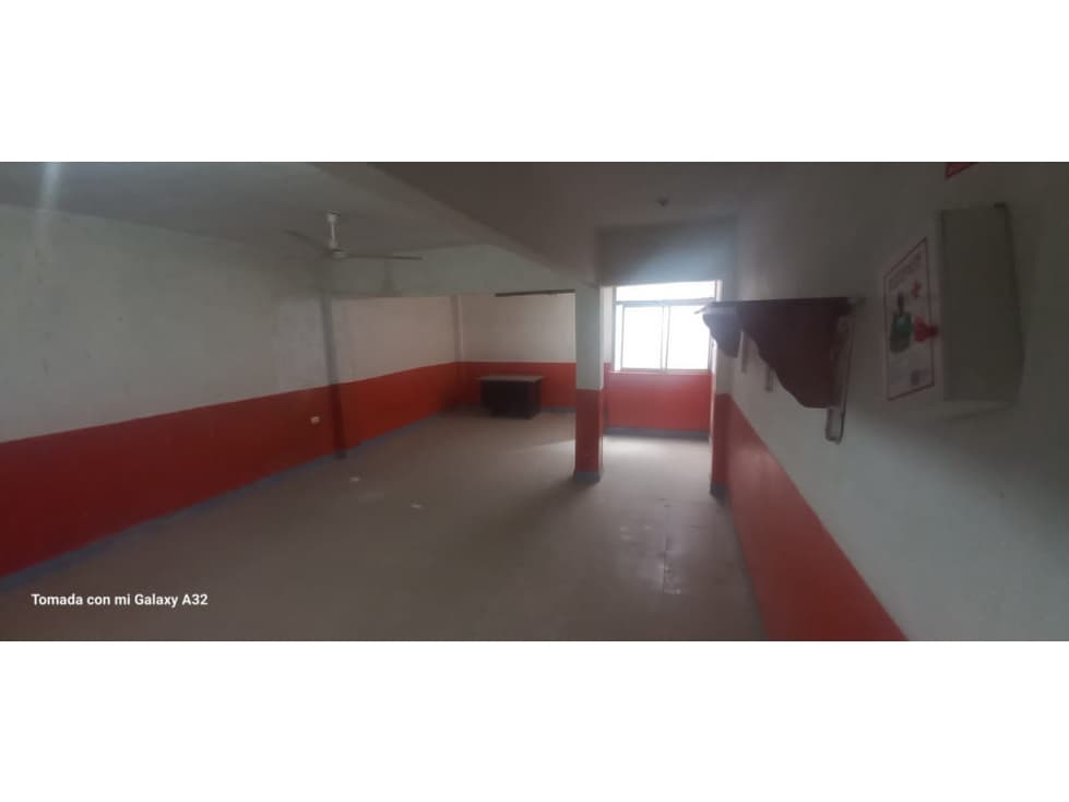 VENDO O ALQUILO AMPLIO LOCAL — foto 6