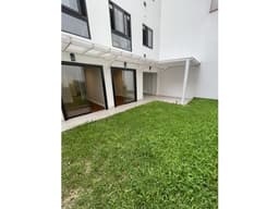 Venta fino departamento 3 dorm., edificio frente a parque, San Isidro