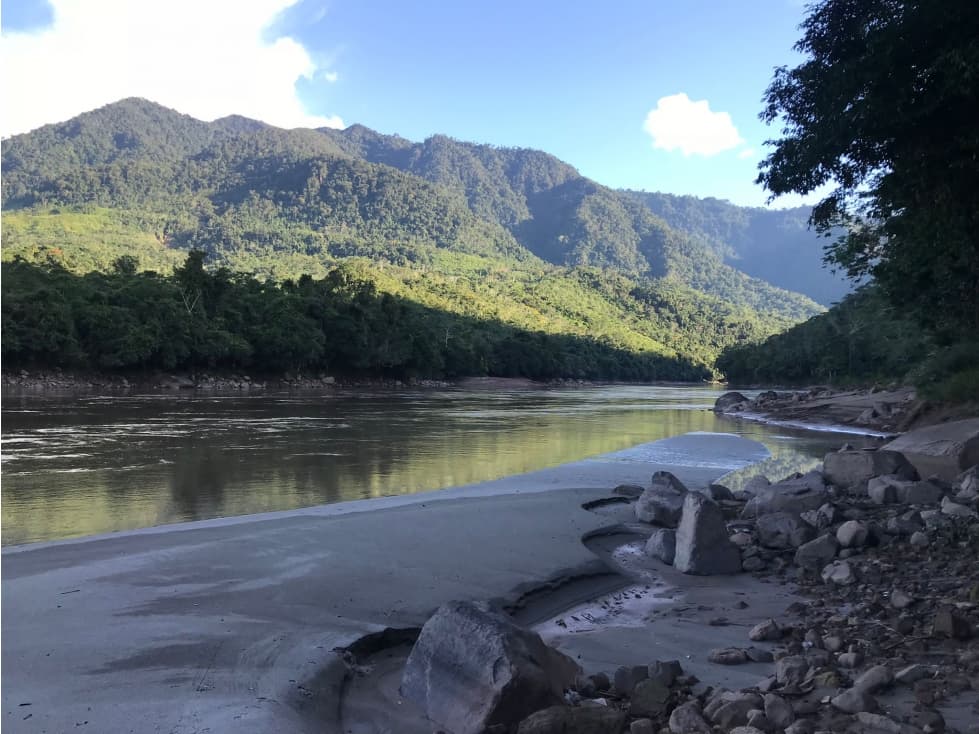 TERRENO CON RIO Y QUEBRADAS CHAZUTA — foto 1